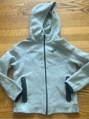Nike Sportswear Tech Fleece
Big Kids' Full-Zip Hoodie